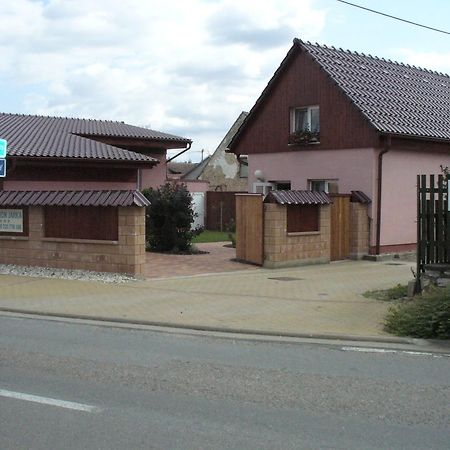 Penzion Jarka Lednice Exterior foto